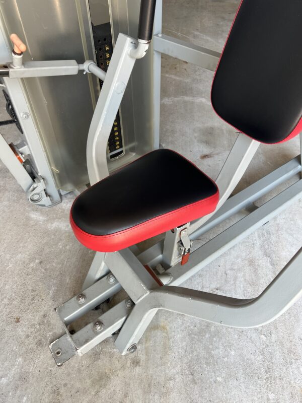 Star Trac Impact Chest Press - Image 4